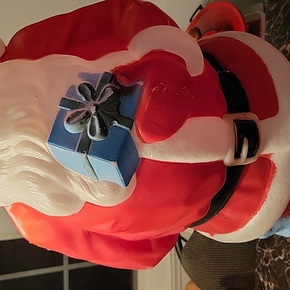 Vintage Lighted Blow Mold SANTA CLAUS 33” EMPIRE with Present & Sack of Toys - Picture 5 of 12